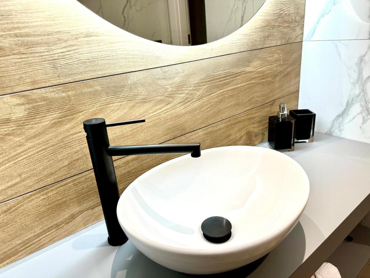 Prestige Duomo Apartment - Lake Como Bagian luar foto