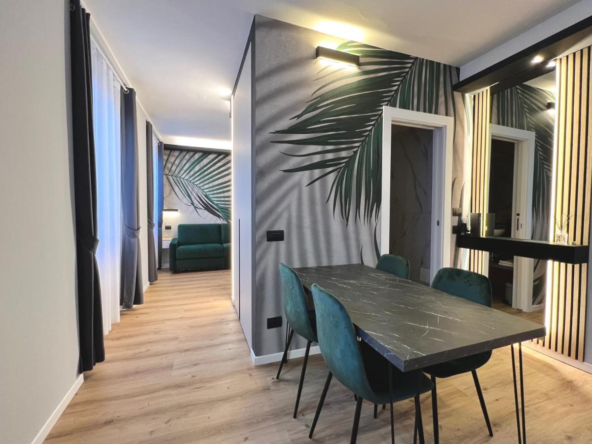 Prestige Duomo Apartment - Lake Como Bagian luar foto