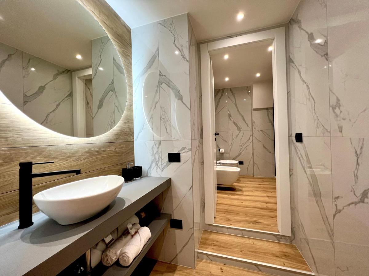 Prestige Duomo Apartment - Lake Como Bagian luar foto